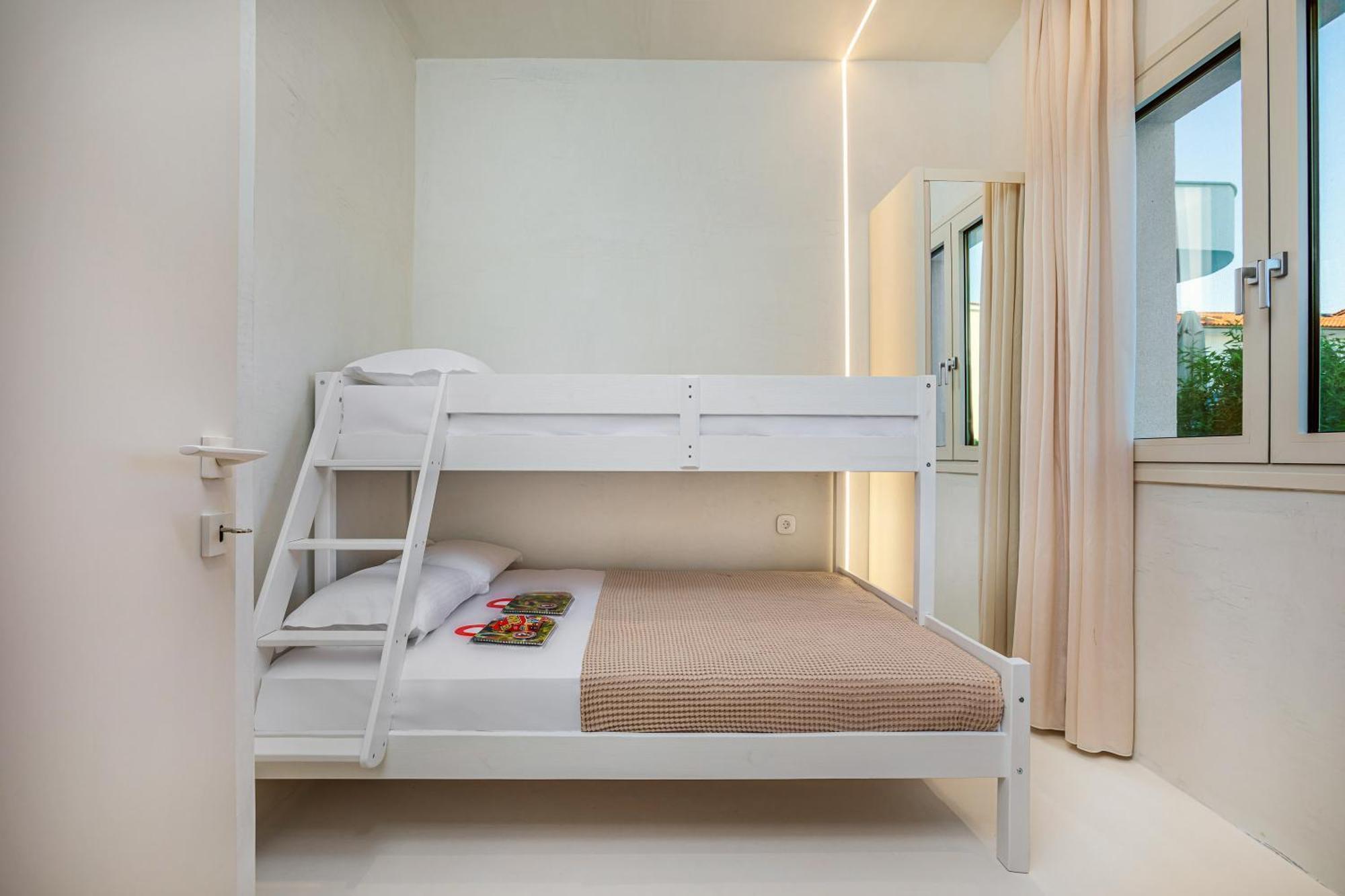 Cocoοns Luxury Suites & Villas Fourka Exterior foto