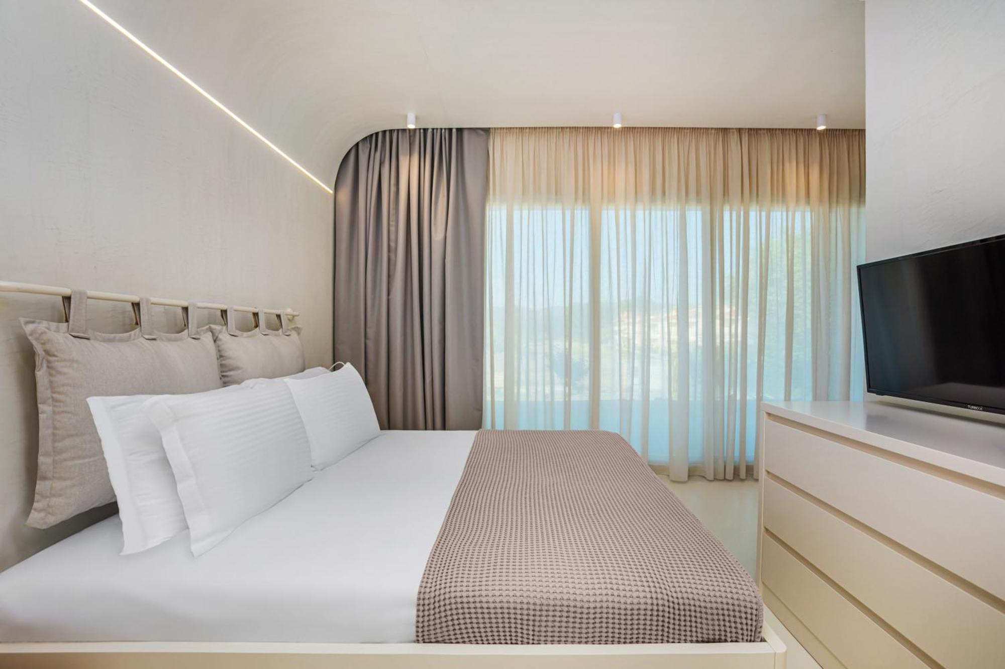 Cocoοns Luxury Suites & Villas Fourka Exterior foto
