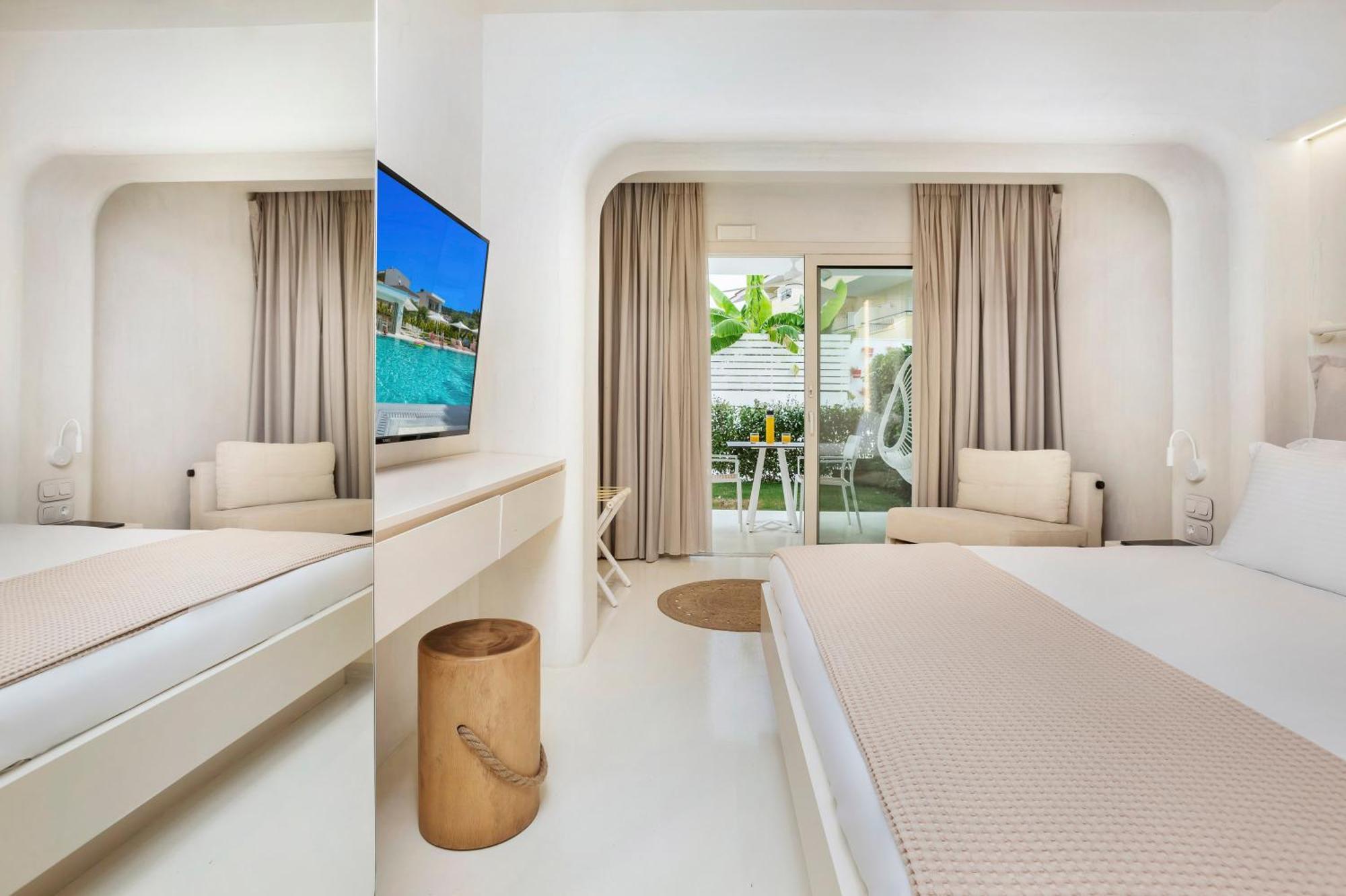Cocoοns Luxury Suites & Villas Fourka Exterior foto