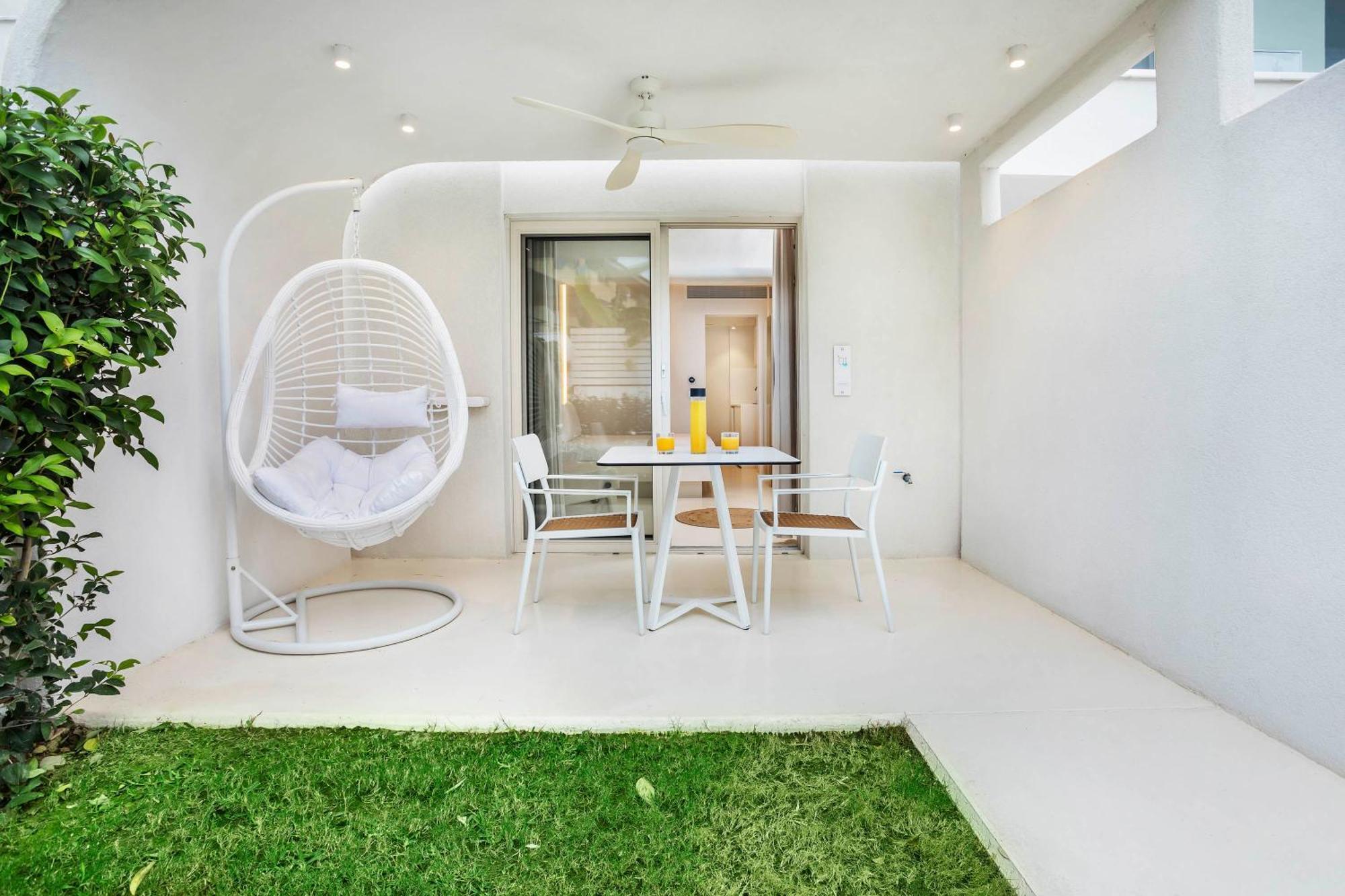 Cocoοns Luxury Suites & Villas Fourka Exterior foto